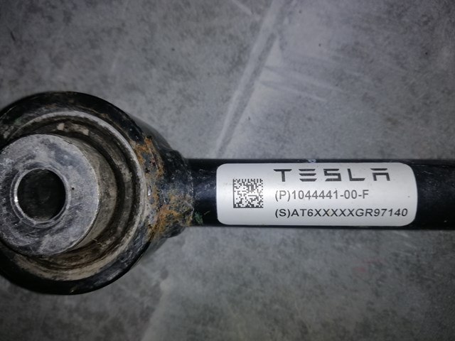 1044441-00-F Tesla Motors braço oscilante (tração longitudinal inferior esquerdo/direito de suspensão traseira)