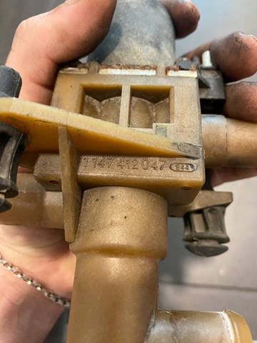 18300684 Mercedes Кран системы отопления