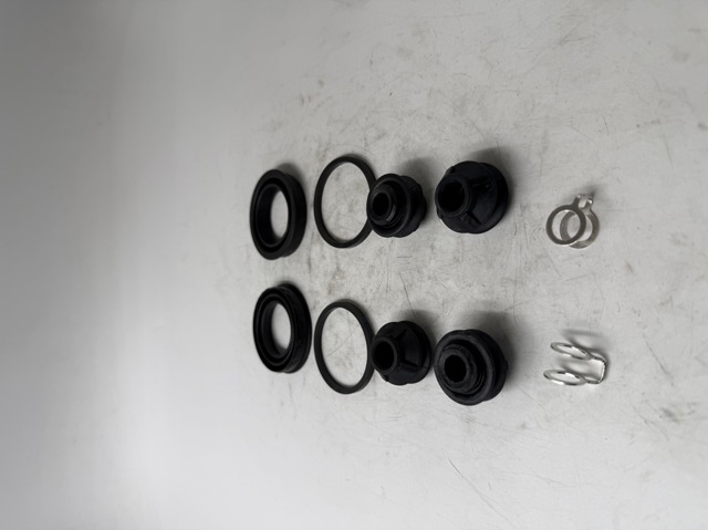 Ремкомплект заднего суппорта Toyota 044790T010