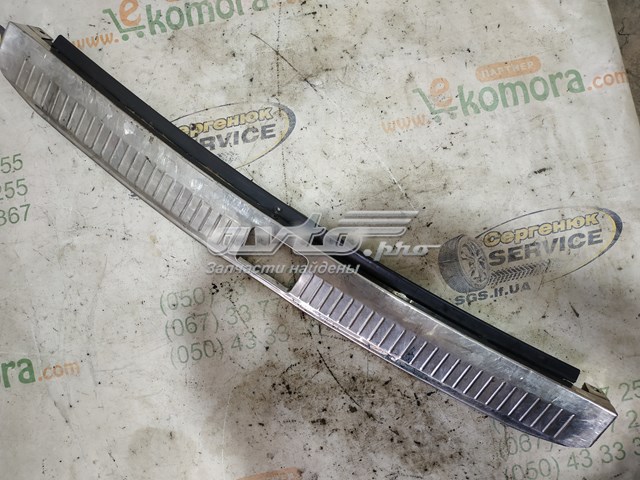 2036901887 Mercedes Накладка перегородки