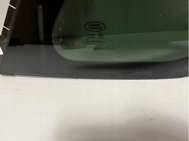 LR078379 Land Rover Стекло багажного отсека, правое