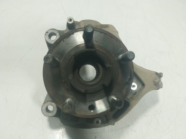 Цапфа передняя левая LR055290 Land Rover