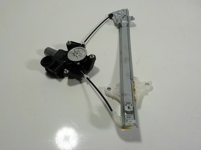 Стеклоподъемник передней правой двери 698100D600 Toyota