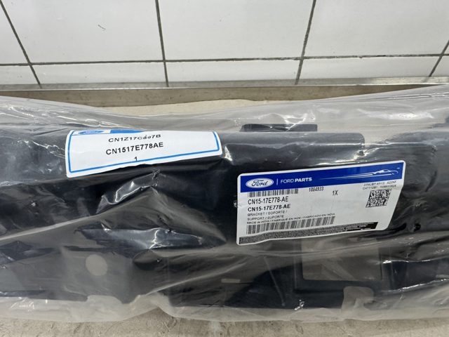 1884933 FORD Soporte central del parachoques delantero original y equivalente