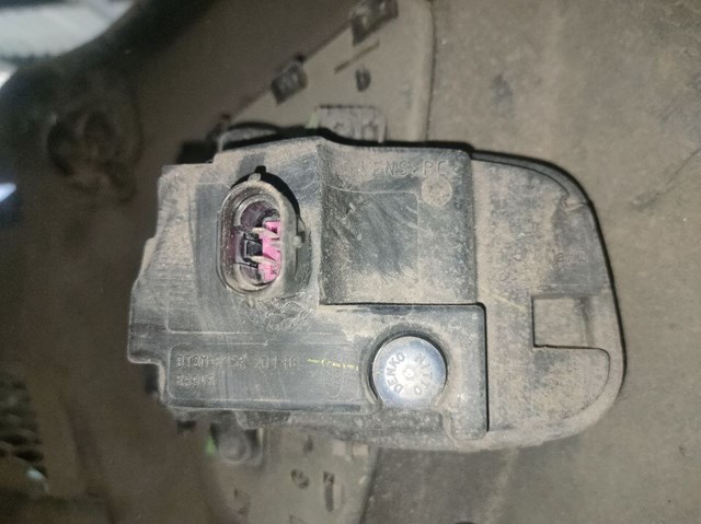 Фара противотуманная правая LR026089 Land Rover