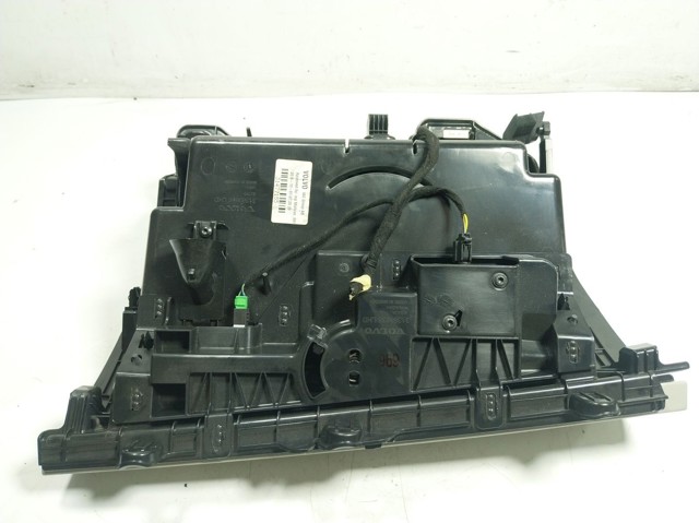 39829434 Volvo Бардачек