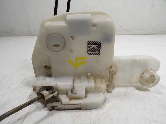 Fecho da porta dianteira esquerda 5715A589 Mitsubishi