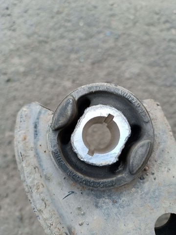 Балка задней подвески поперечная Land Rover LR072077 цена, от 67.51 USD