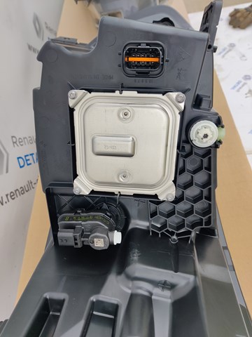 Левая фара 260601790R Renault (RVI)