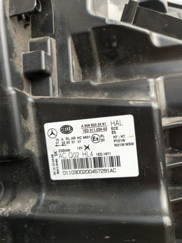 Правая фара A9068200661 Mercedes