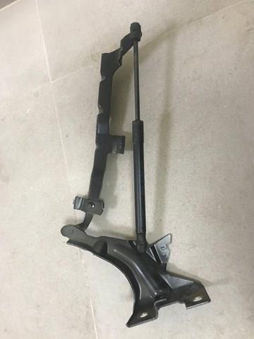 Купить 31352879 Volvo Завеса капота правая