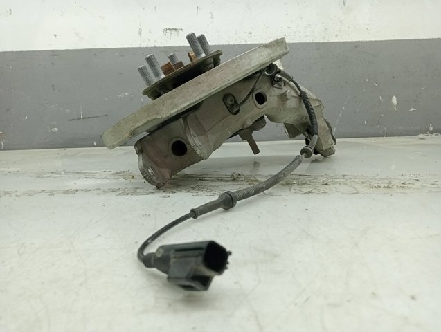 Кулак поворотный передний правый Land Rover LR072598