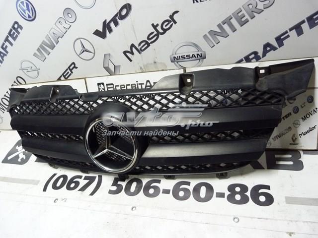 Решетка радиатора A9068800285 Mercedes