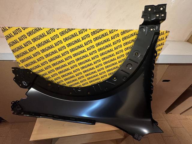 Крыло левое Mazda DFR552210