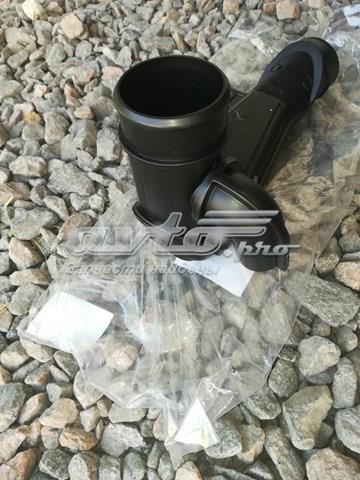 PY8W13231 Mazda Патрубок воздушный, выход воздушного фильтра