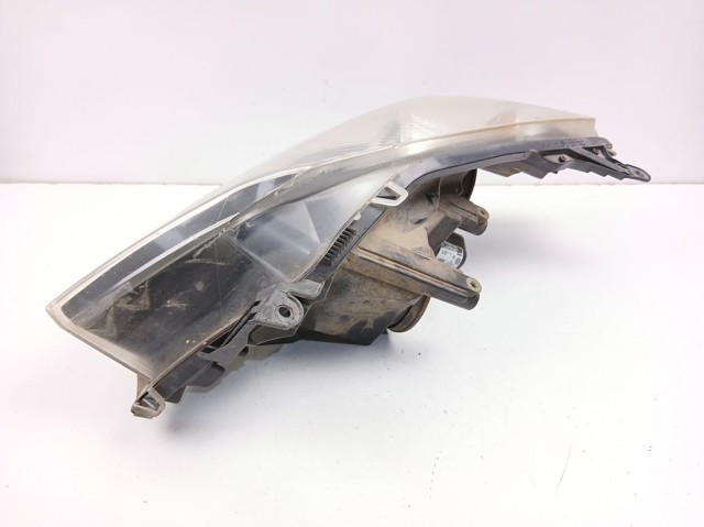 Правая фара 24451033 Opel