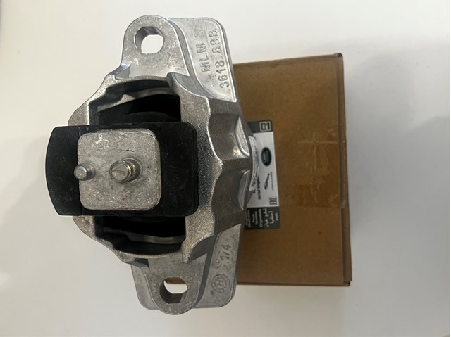 Кронштейн подушки (опоры) двигателя правой Land Rover LR094225 цена, от 131.15 USD