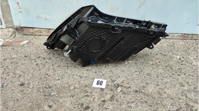 Фара правая Toyota 8114078190