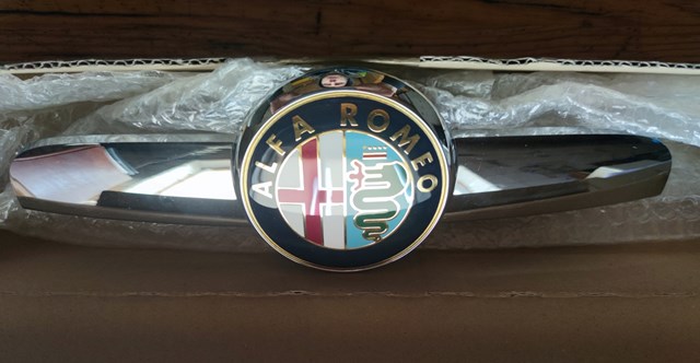 Emblema de grelha do radiador para Alfa Romeo 159 (939)