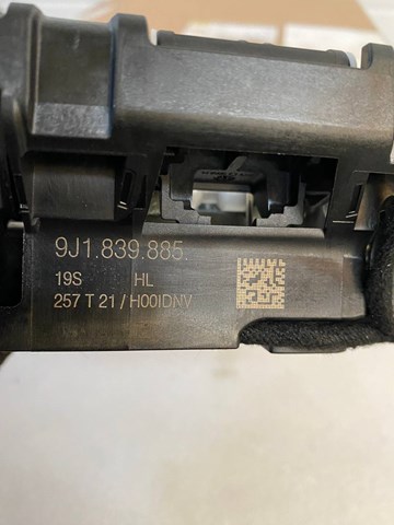 9J1839885 Porsche Держатель наружной ручки двери задней левой