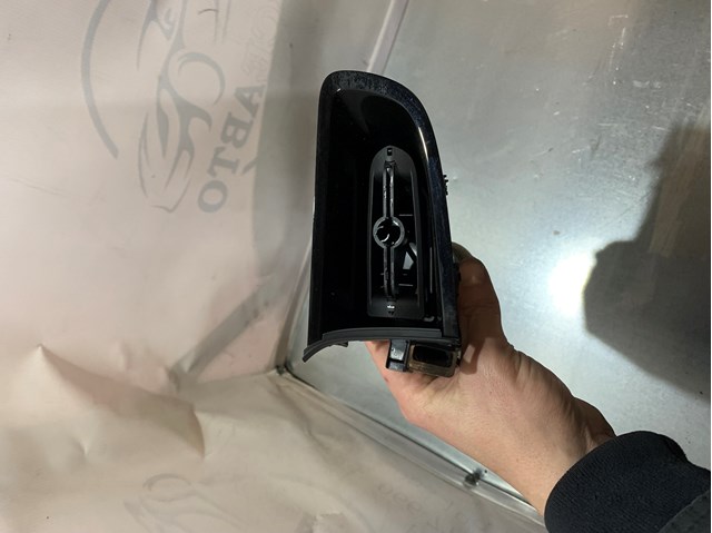 31688645 Volvo Решетка воздуховода левая
