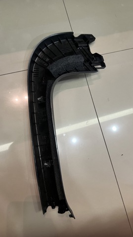 KB7W68950 Mazda Обшивка-облицовка крышки багажника