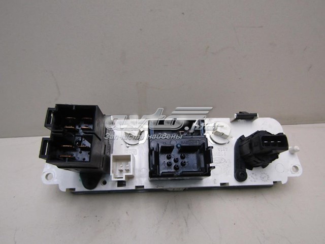 Блок управления режимами отопления/кондиционирования на Ford Mondeo I 