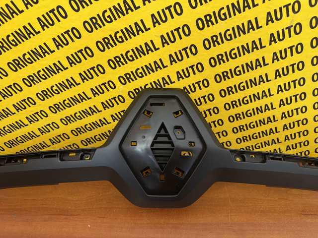 623823514R Renault (RVI) Накладка решетки радиатора