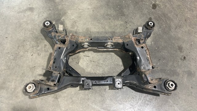 Балка задняя Land Rover LR142000