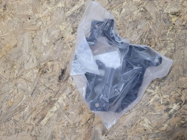 FP4426933 FPS Крепление противотуманки правой
