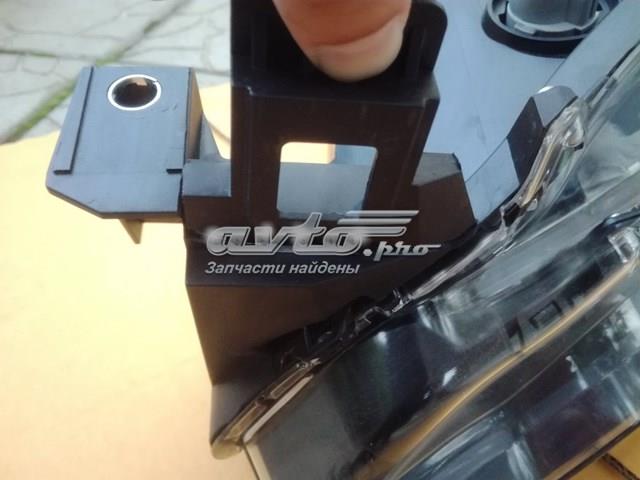 Правая фара KB8P51031H Mazda