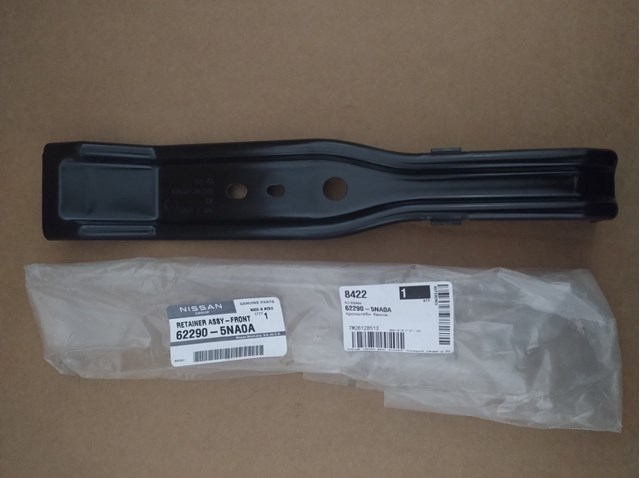 Кронштейн бампера переднего, центральный Nissan/Infiniti 622905NA0A