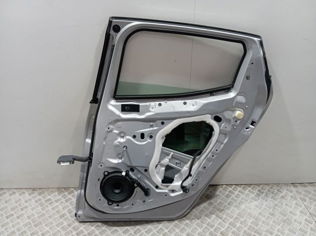 Дверь задняя правая 821008513R Renault (RVI)