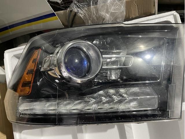 68324932AD Chrysler Фара передняя правая