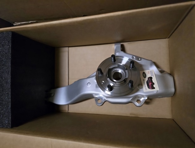 LR146346 Land Rover Цапфа - поворотный кулак передний, правый