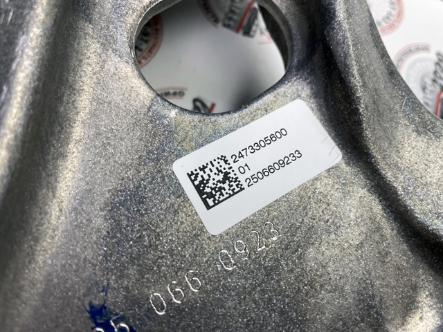 Правый рычаг передней нижней подвески Mercedes 2473305600 цена, от 342.85 USD
