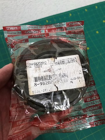 Сальник задней ступицы 8982029120 Isuzu