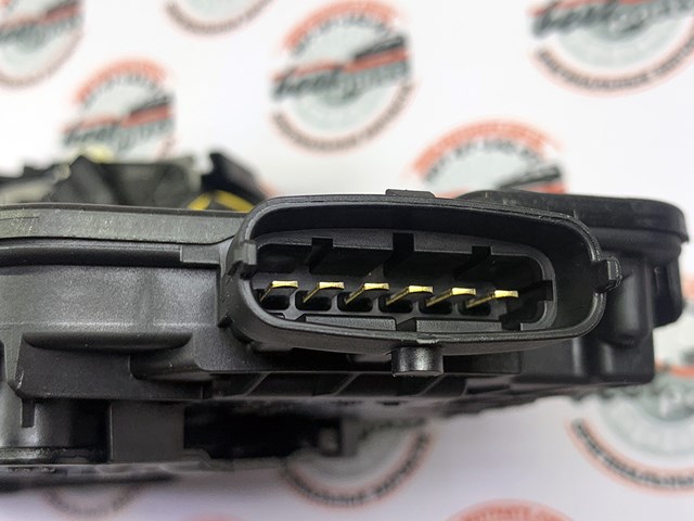 Замок водительской двери LR078731 Land Rover