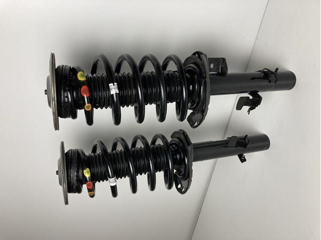 Купить LR084745 Land Rover Амортизатор подвески передний левый