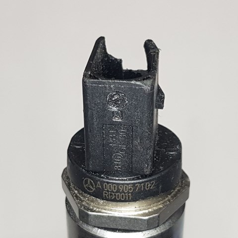 Рампа форсунок системы впрыска топлива Mercedes 6560700095