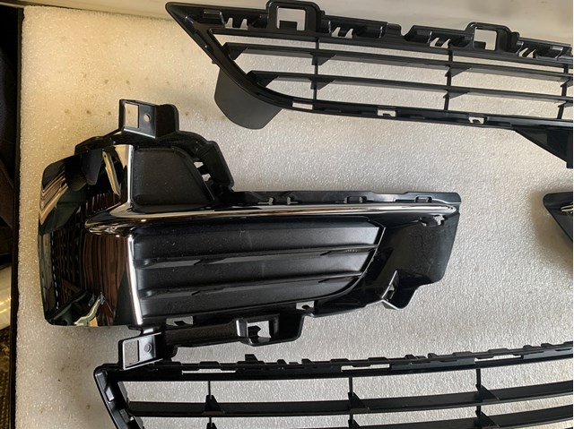 Молдинг решетки бампера переднего правый BMW 51117325396 цена, от 35.07 USD