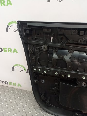  151476989B Tesla
