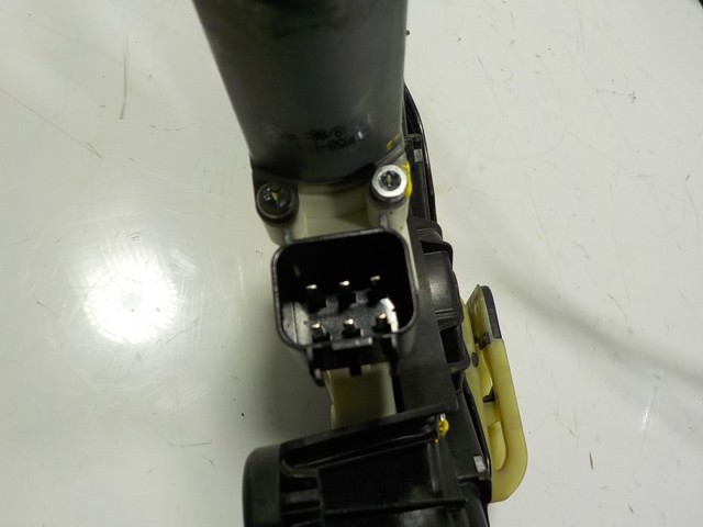 Стеклоподъемник передней правой двери Land Rover LR078972 цена, от 54.74 USD