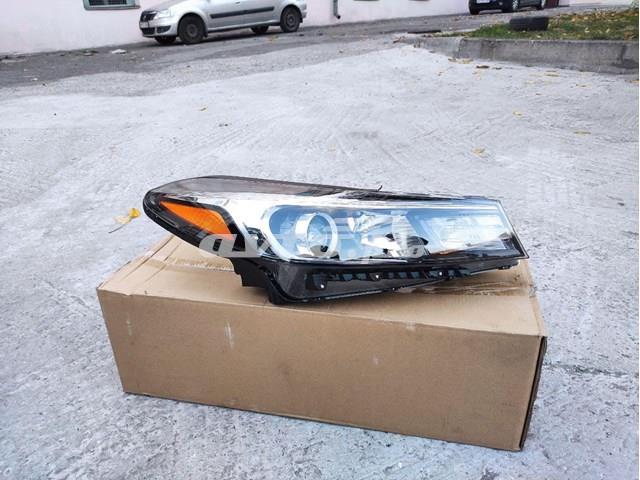 Правая фара 92102B0700 Hyundai/Kia
