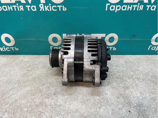 Генератор автомобиля Opel 13579675