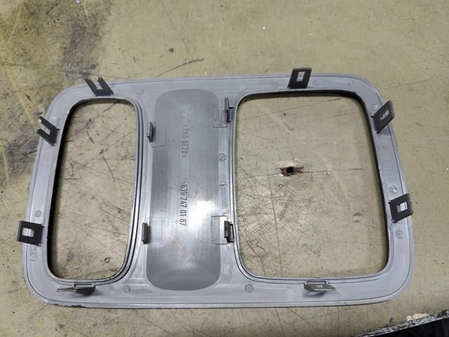 Облицовка внутренней ручки двери задней правой Mercedes 6397470187 цена, от 6.32 USD