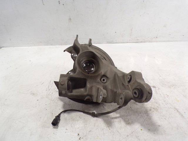 LR076286 Land Rover Цапфа левая
