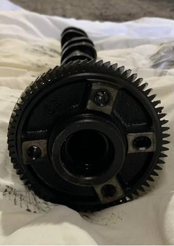 Выпускной распредвал двигателя на Hyundai Santa Fe II CM