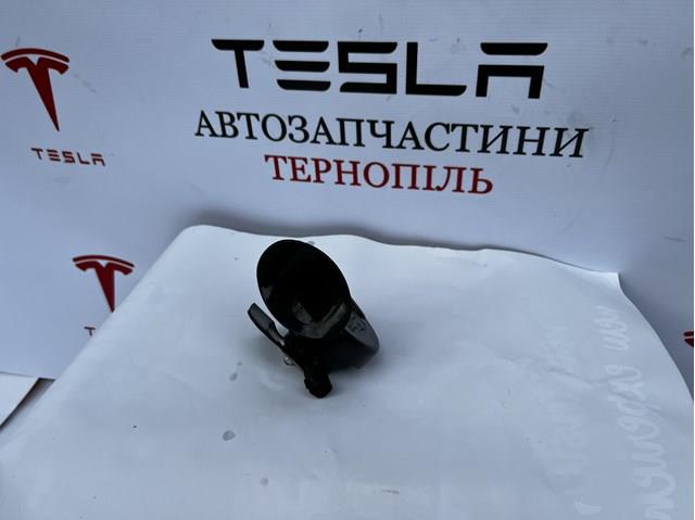 Клаксон на Tesla Model S  5YJS
