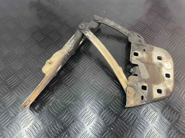 LR111645 Land Rover Шарнир капота левый